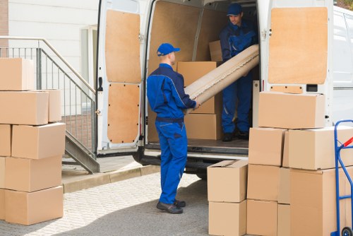 Local man with van removal service in Luton for home and office moves